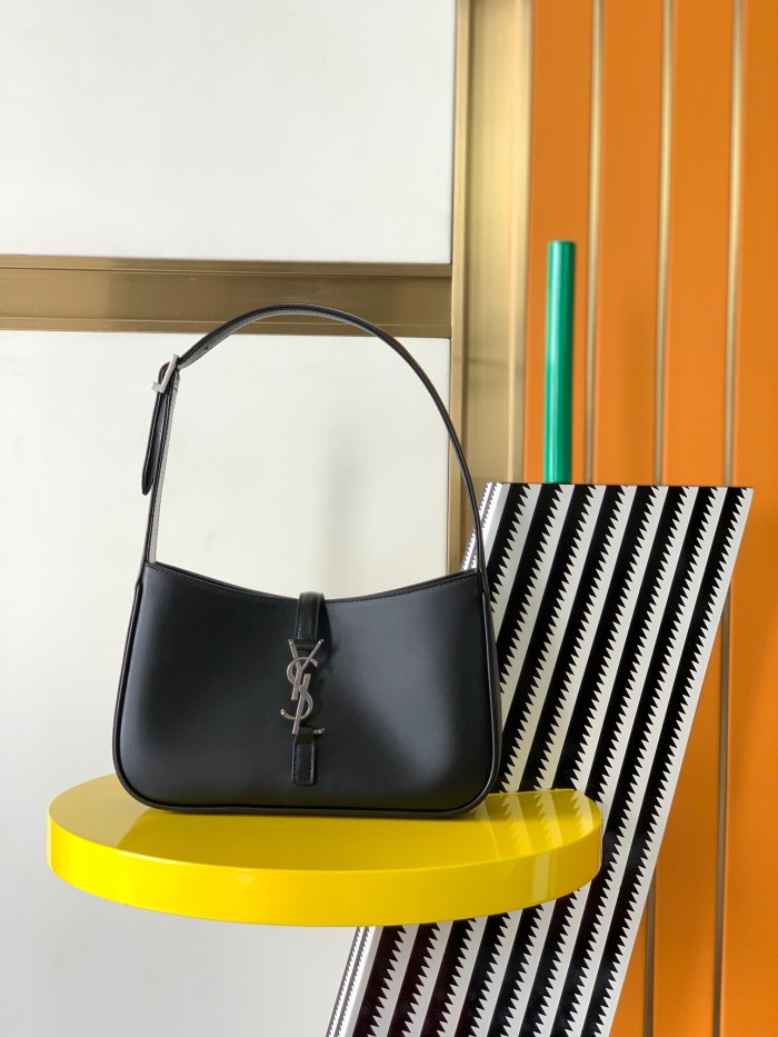 Handbags SAINT LAURENT 657228 size 24.5x16x6 cm