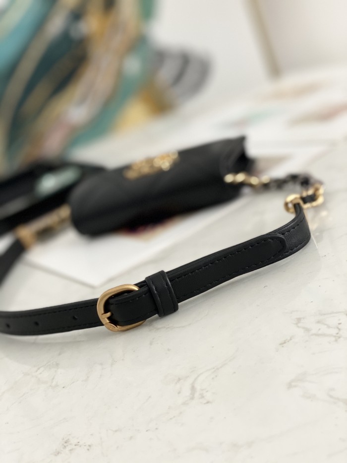 Handbag Chanel 81166 size 12 8.5 2.5 cm