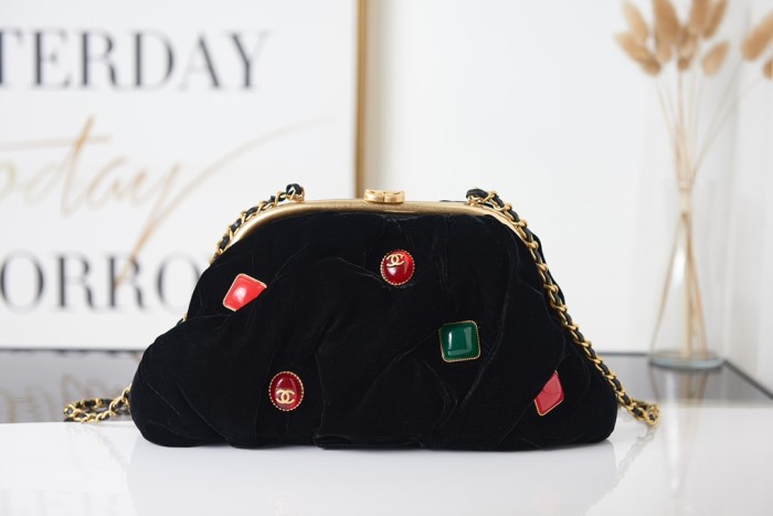 Handbag Chanel AS2138 size 16 27.5 14 cm