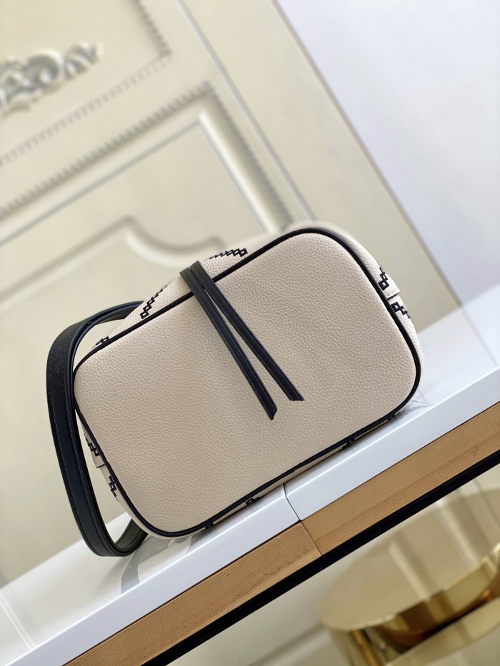 Handbag Louis Vuitton 44022 size 20 x 20 x 13 cm