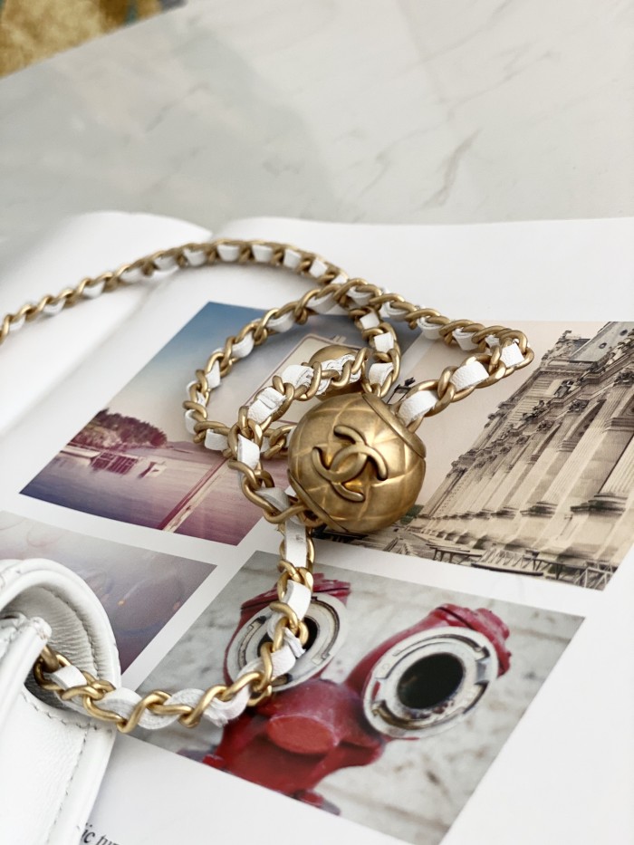 Handbag Chanel 81135 size 12.5 9 2.5 cm