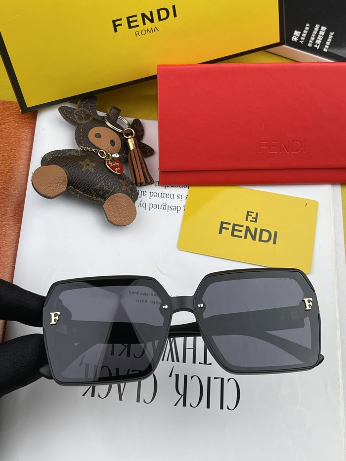 Sunglasses Fendi FD8151