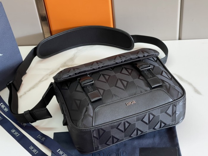 Handbag Dior 89019 size 31 x 21 x 8 cm