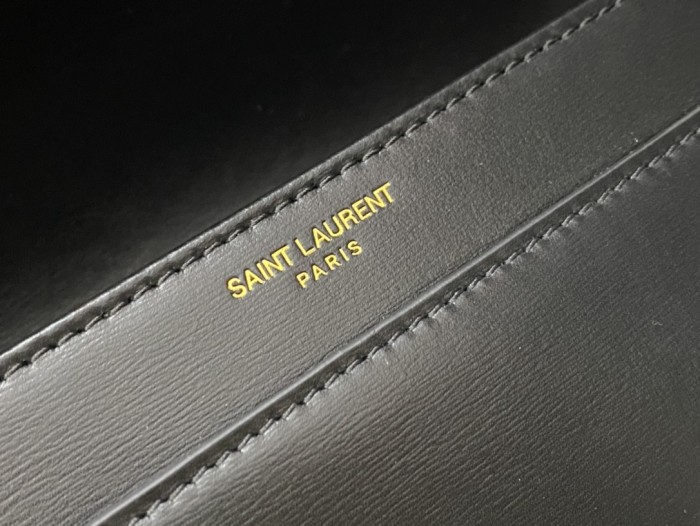 Handbags SAINT LAURENT 634305 size 23-16-6 cm