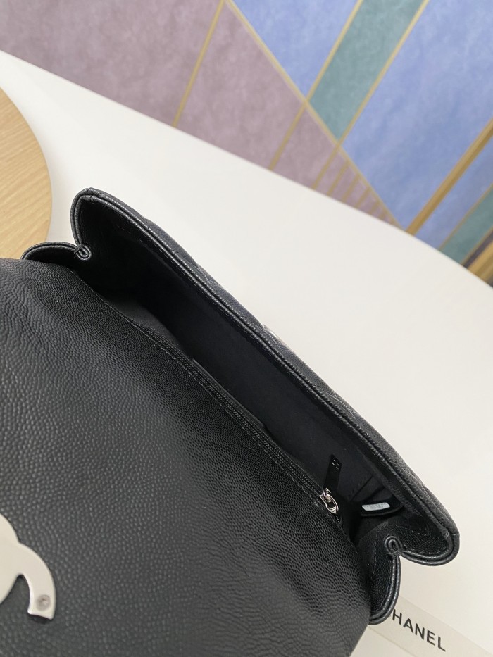 Handbag Chanel 2302 size 20x12.5x6 cm