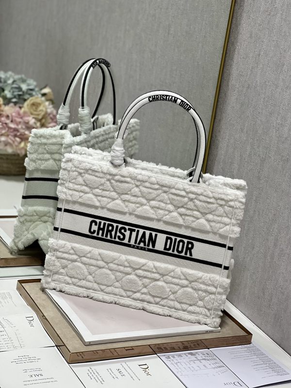 Handbag Dior 1286 size 36×28 cm