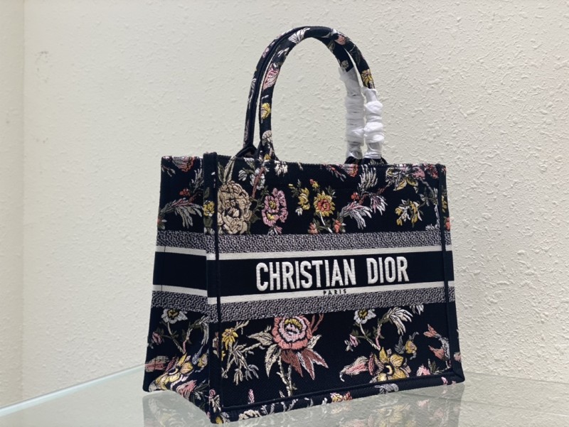 Handbag Dior size 36 x 27.5 x 16.5 cm