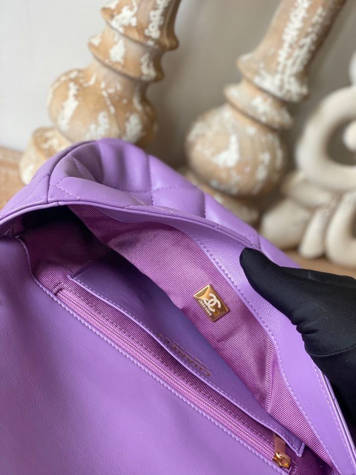 Handbag Chanel 3215 size 18*27*8 cm