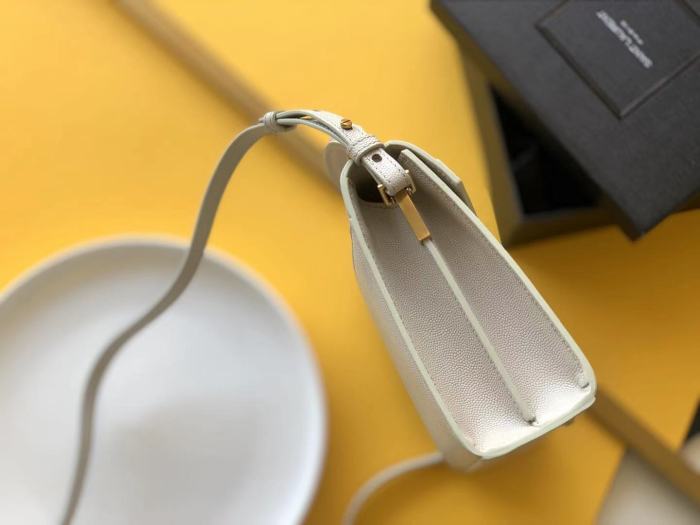 Handbags SAINT LAURENT 602716 size 20×16×7.5 cm