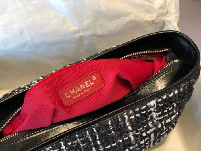 Handbag Chanel 8022 size 28 cm