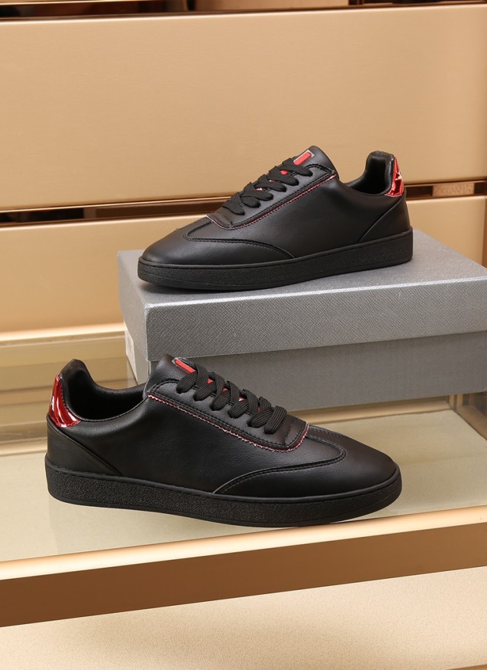 Prada Low Top sneaker 23
