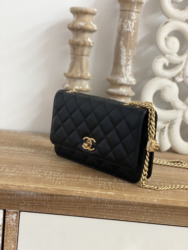Handbag Chanel 81221 size 19 cm