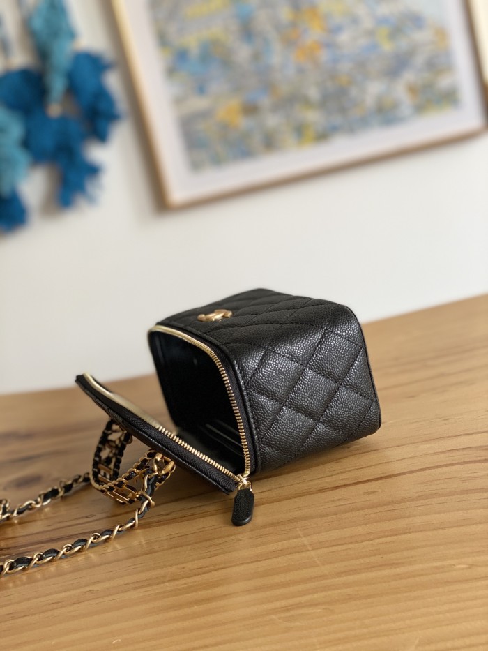 Handbag Chanel 81197 size 9.5×13×6 cm