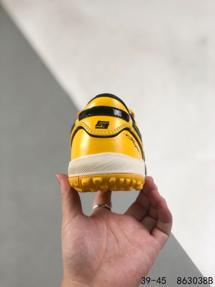 ASICS football shoes 1