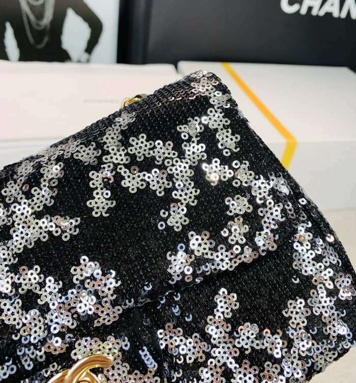 Handbag Chanel size 20 cm