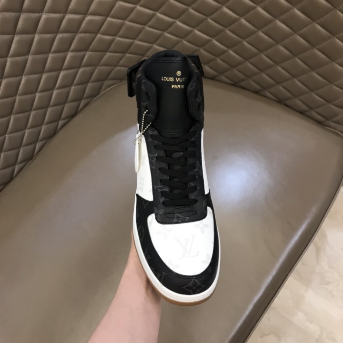 Louis Vuitton Rivoli sneaker 21