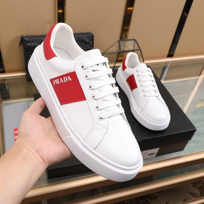 Prada Low Top sneaker 38