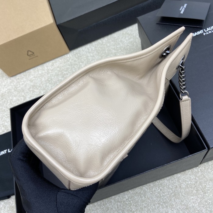 Handbags SAINT LAURENT 577999 size 33x27x11.5 cm