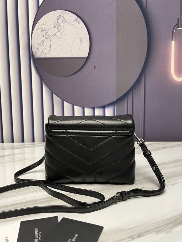 Handbags SAINT LAURENT 467072 size 20X14X7 cm