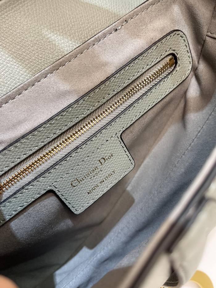 Handbag Dior size 25.5 x 20 x 6.5 cm