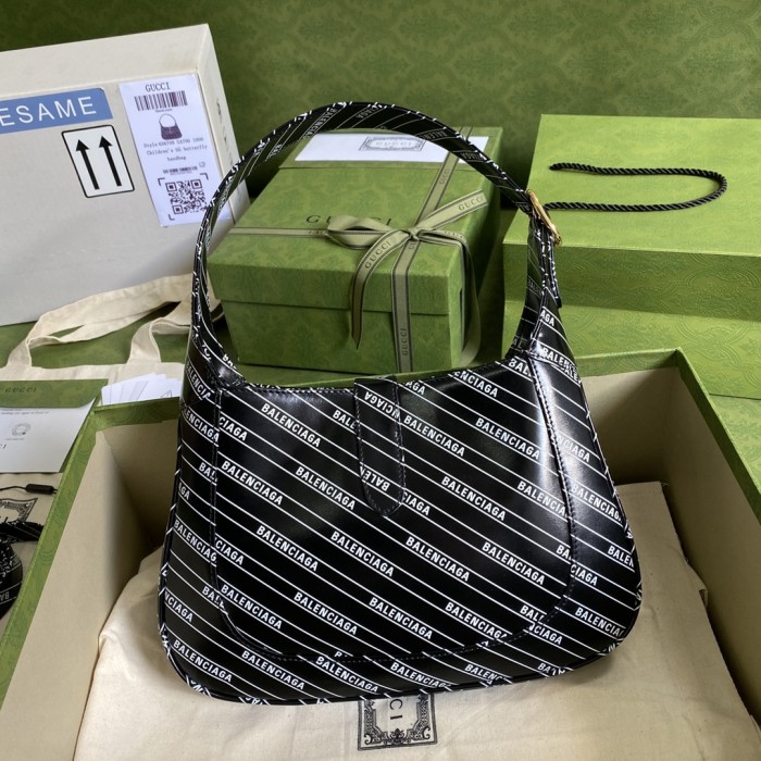 Handbag Gucci 636709 size 28*19*4.5 cm