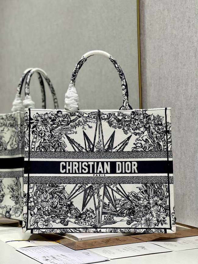 Handbag Dior 1286 size 42×35×18.5 cm