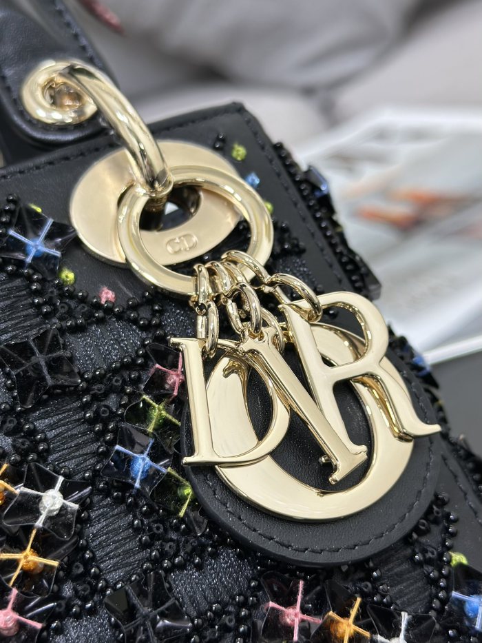 Handbag Dior M0505 size 17 x 15 x 7 cm