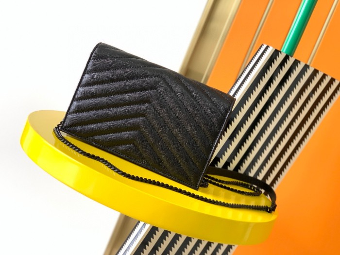 Handbags SAINT LAURENT 393953 size 19x11.5x4 cm