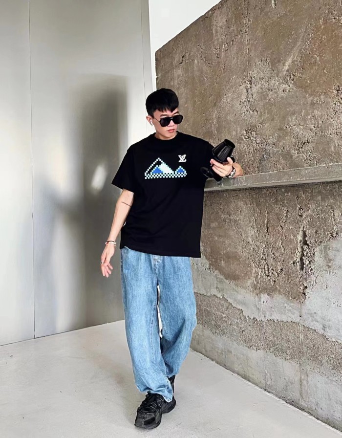 Clothes Louis Vuitton 364