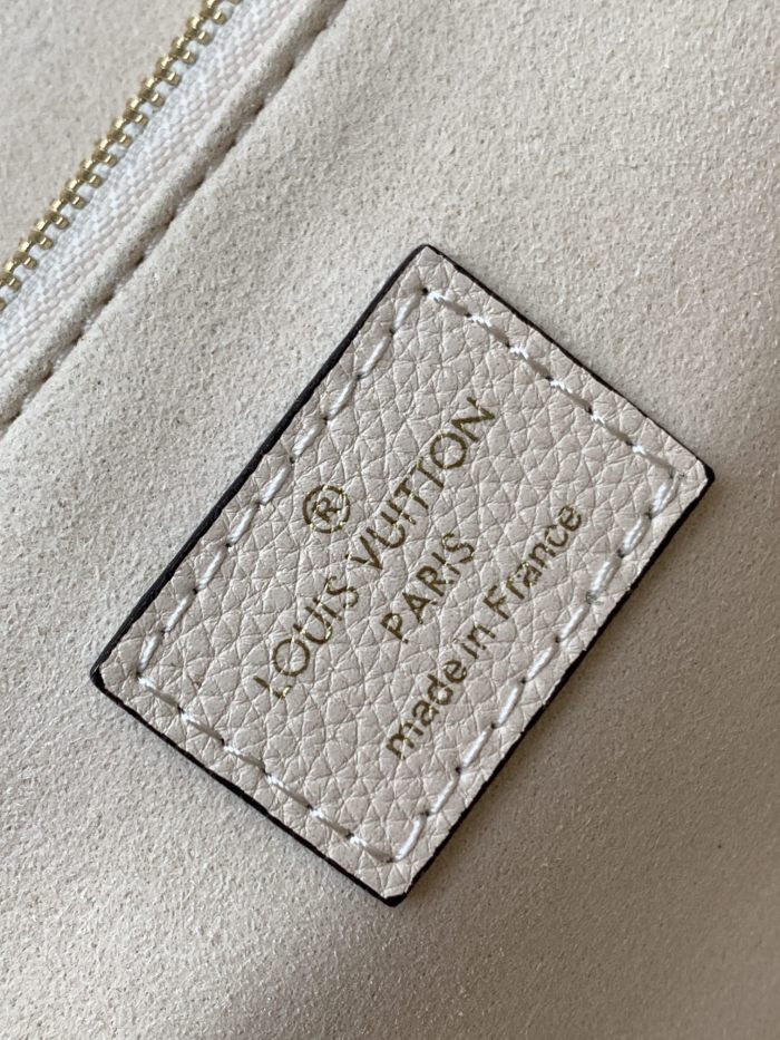 Handbag Louis Vuitton M44151 size 25 x 17 x 9.5 cm