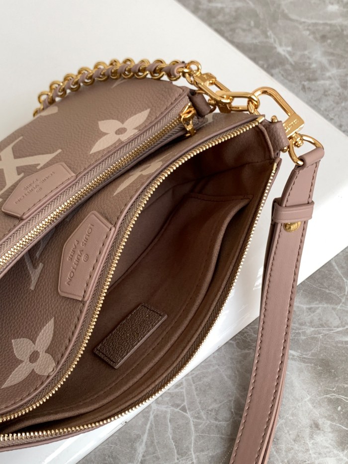 Handbag Louis Vuitton 45777 size 23.5×13×4.5 cm