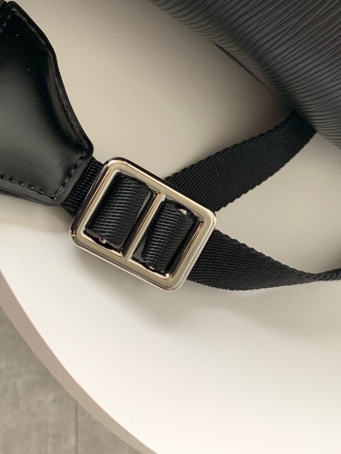 Handbag Louis Vuitton M50159 size 41 x 47 x 13 cm