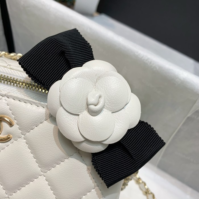 Handbag Chanel 81158 size 16 9.5 8 cm