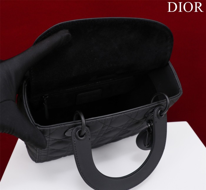 Handbag Dior M0565 size 32*24*12 cm