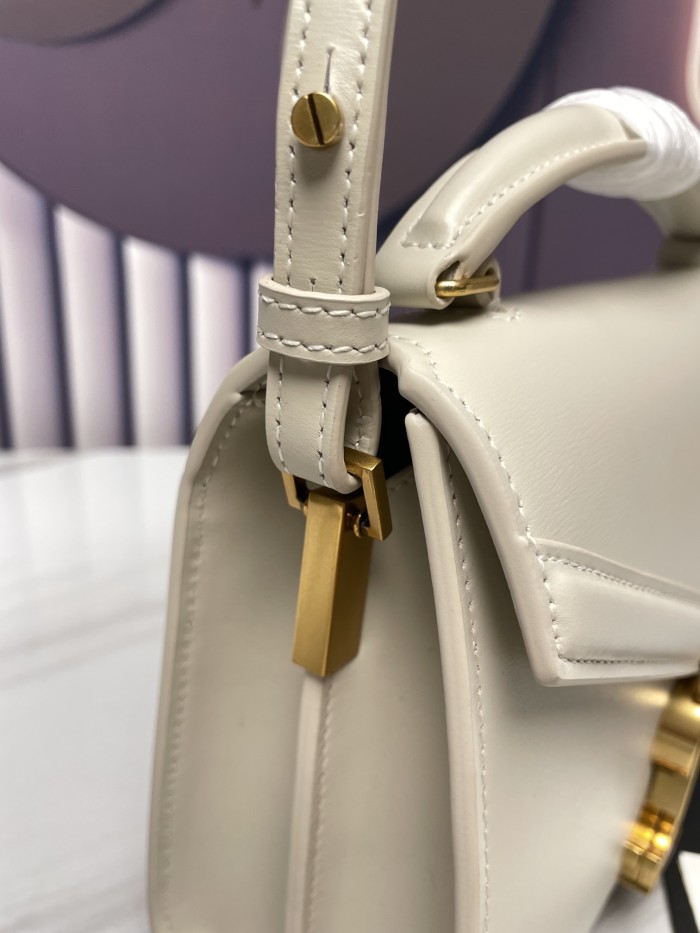 Handbags SAINT LAURENT 602716 size 20x16x7.5 cm