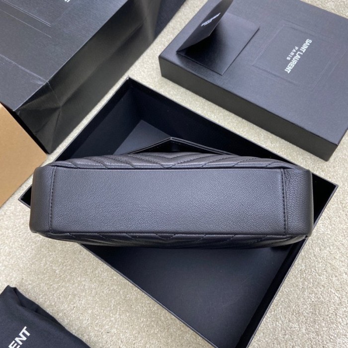 Handbags SAINT LAURENT 392737 size 24x17x6 cm