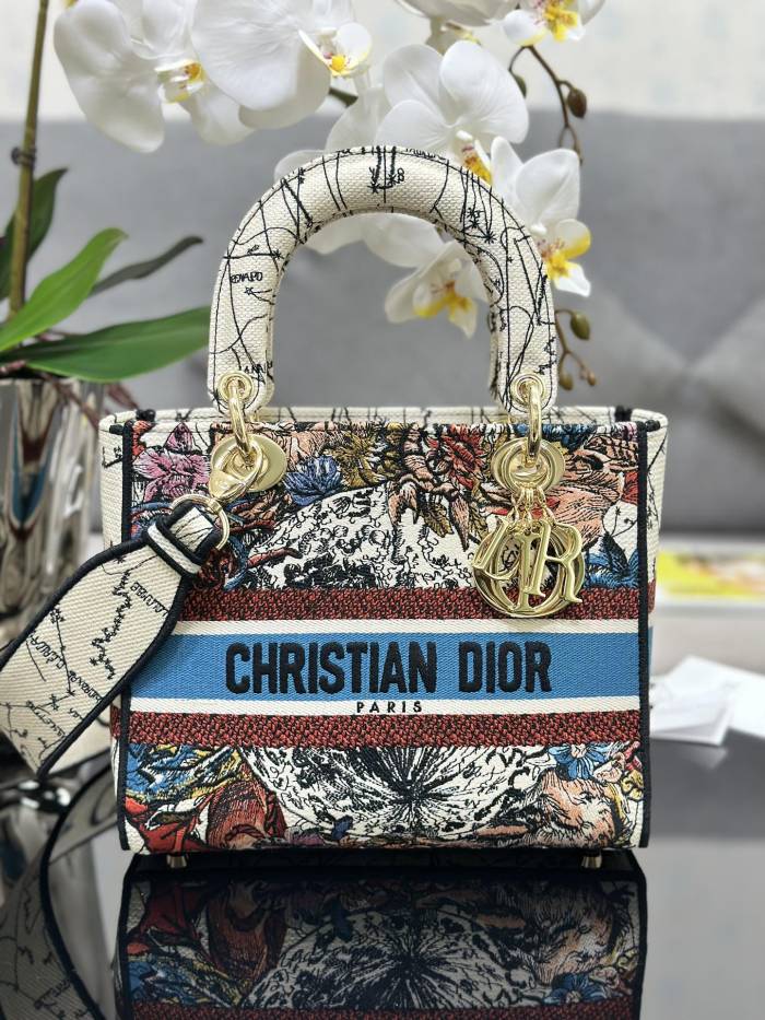 Handbag Dior M0565 size 24*20*11 cm