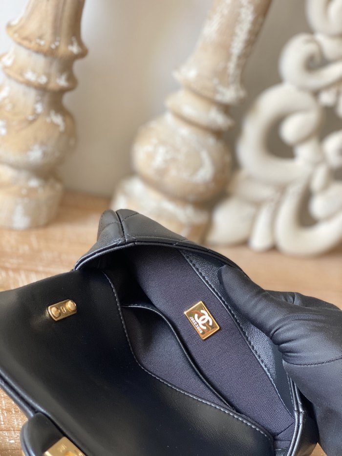 Handbag Chanel 3213 size 13*17*6 cm