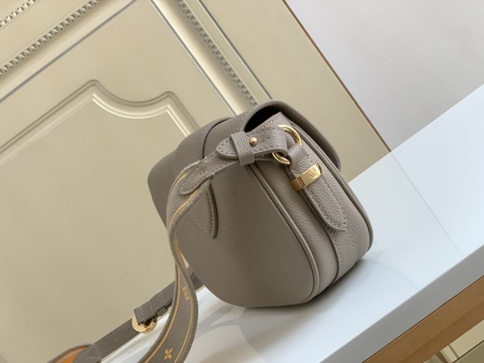 Handbag Louis Vuitton M58728 size 21 x 15 x 6.5 cm