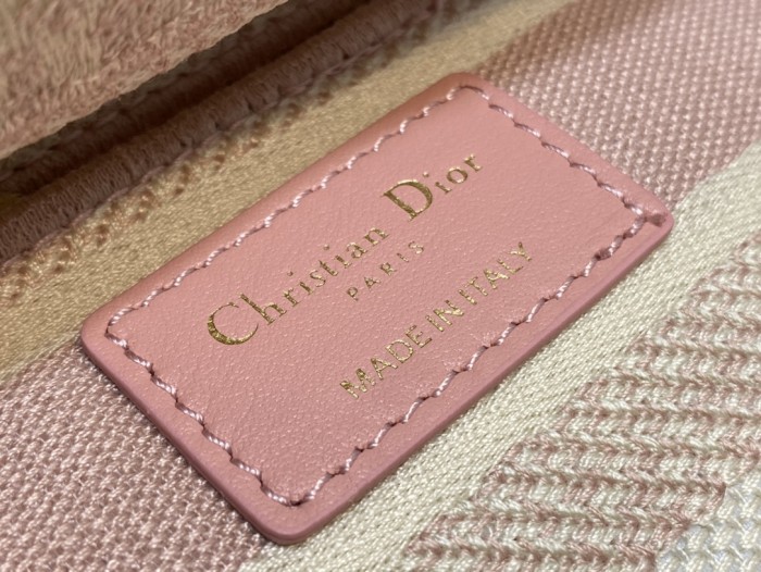 Handbag Dior size 𝟏𝟕 𝐜𝐦