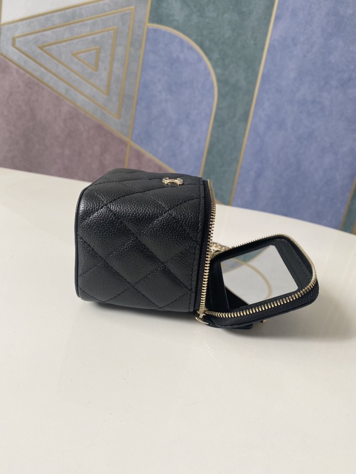 Handbag Chanel 81186 size 10.5-8.5-7 cm