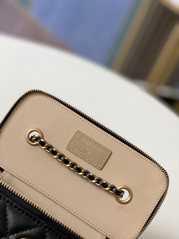 Handbag Chanel 81138 size 16 9.5 8 cm