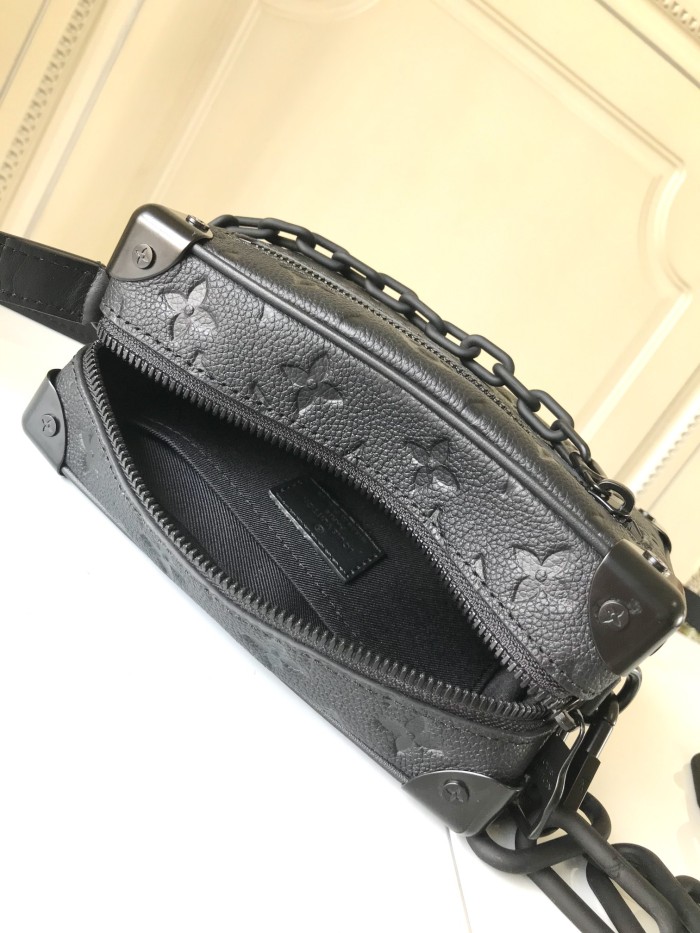 Handbag Louis Vuitton M55702 size 18x13x8 cm