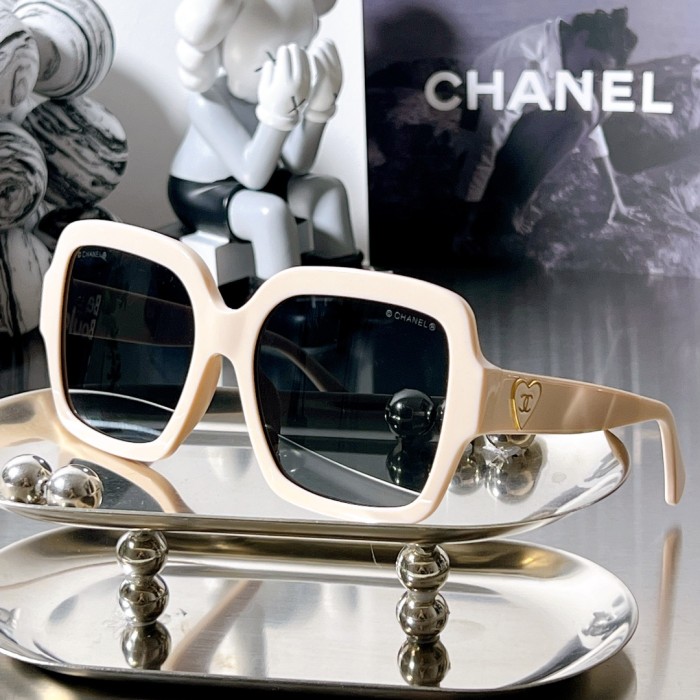 Sunglasses CHANEL 5479 size 56口18-140
