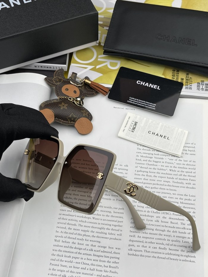 Sunglasses Chanel CH1825