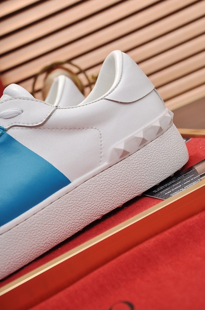 Valentino Garavani Rockstud Untitled calfskin sneaker 25