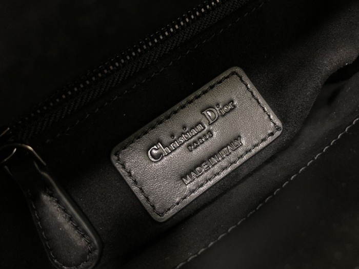 Handbag Dior M0505 size 17 x 15 x 7 cm