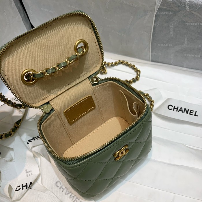 Handbag Chanel 81136 size 10.5 8.5 7 cm