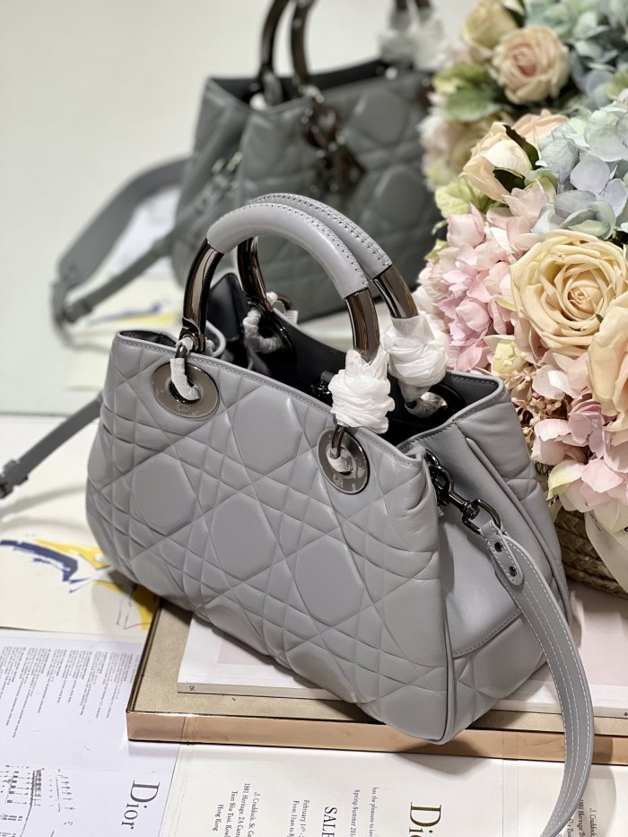 Handbag Dior 0062 size 30*18.5*11.5 cm