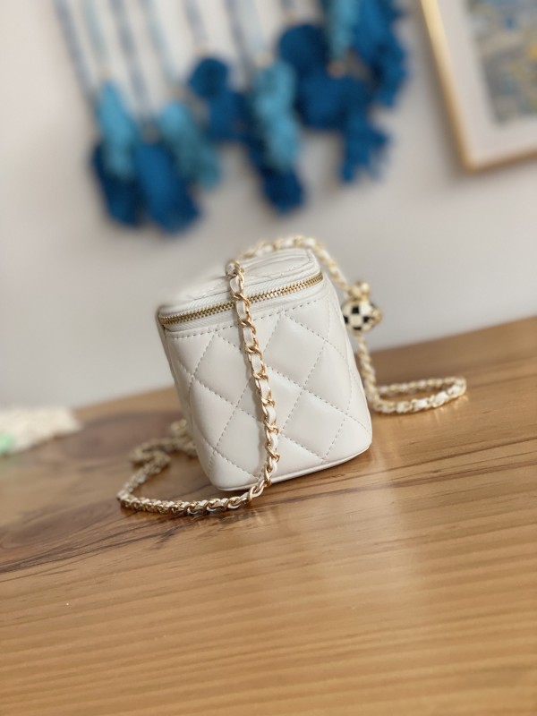 Handbag Chanel 81242 size 17 cm